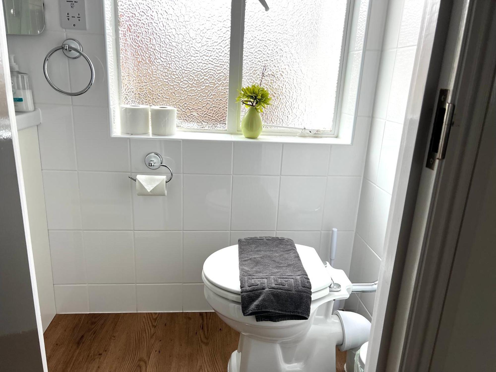 Large Family-Friendly 2Bd Glastonbury Retreat, Sleeps 5 المظهر الخارجي الصورة