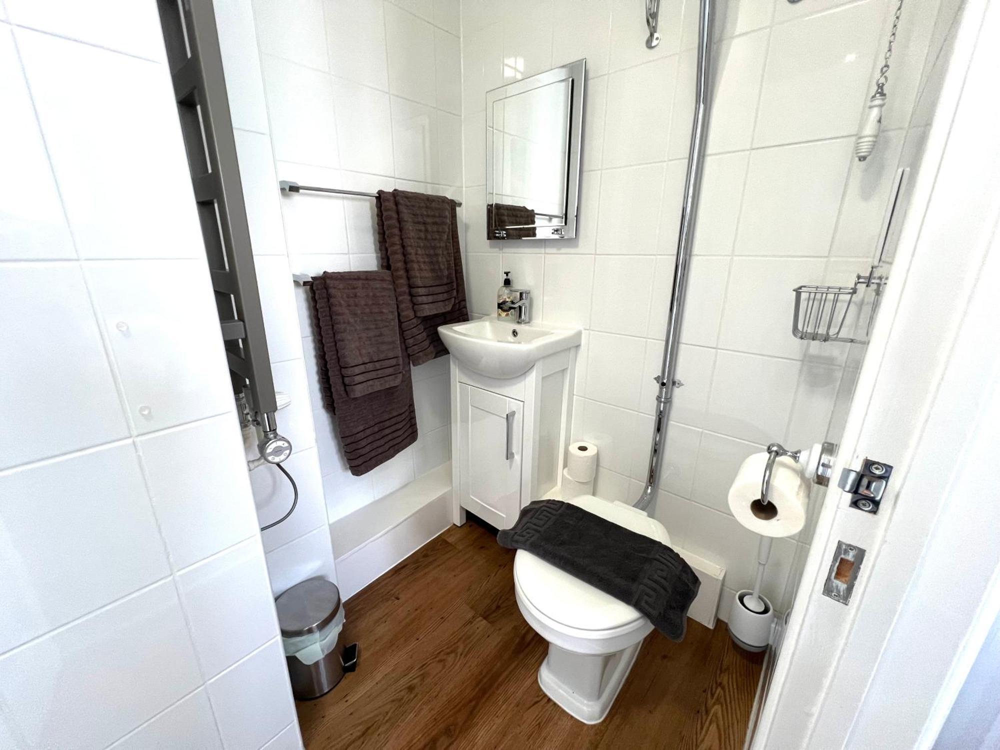 Large Family-Friendly 2Bd Glastonbury Retreat, Sleeps 5 المظهر الخارجي الصورة