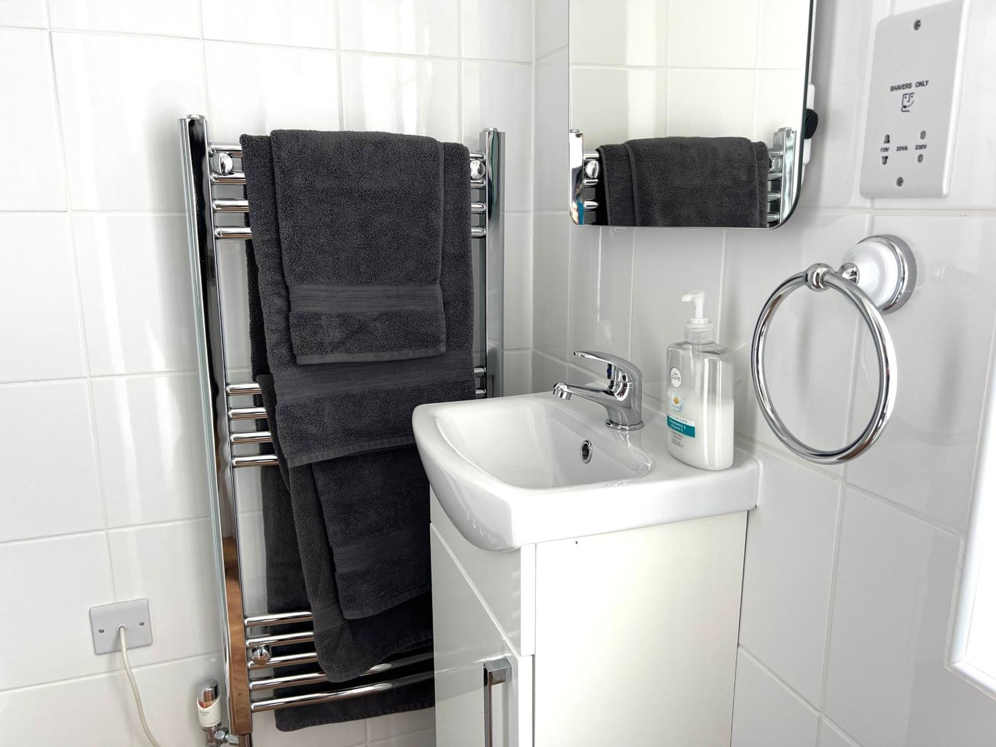 Large Family-Friendly 2Bd Glastonbury Retreat, Sleeps 5 المظهر الخارجي الصورة